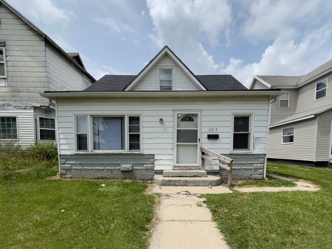 property at 2217 S Jefferson St