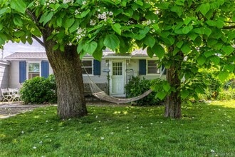 335 Centre Island Rd in Oyster Bay, NY - Building Photo - Building Photo