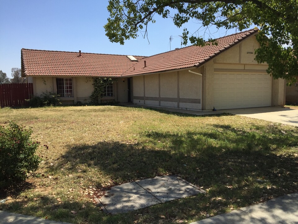 25591 Fir Ave in Moreno Valley, CA - Building Photo