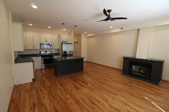 2054 W Division St in Chicago, IL - Building Photo - Building Photo