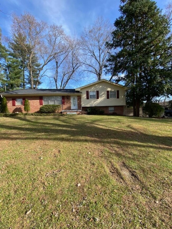 1018 W Forest Blvd in Knoxville, TN - Building Photo - Building Photo