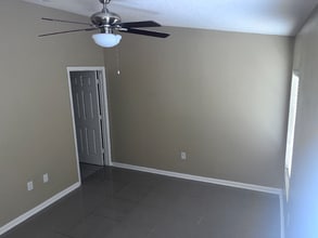 1418 Manotak Point Dr, Unit 203 in Jacksonville, FL - Foto de edificio - Building Photo