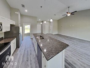 7423 W Cameo Cir in North Port, FL - Building Photo - Building Photo