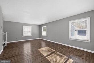 17 Bonnie Ln in Willingboro, NJ - Building Photo - Building Photo