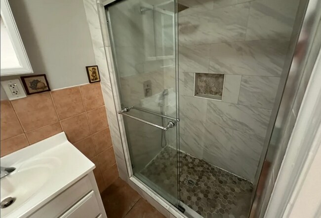 1211 Ridge Ave in Philadelphia, PA - Building Photo - Building Photo