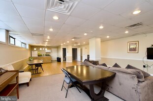 5353 Columbia Pike, Unit 503 in Arlington, VA - Building Photo