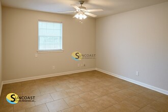 6718 Gaspar Cir W in Jacksonville, FL - Foto de edificio - Building Photo