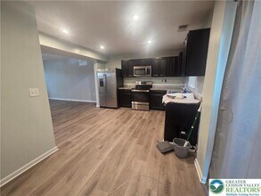 2500 Alex Rd in Easton, PA - Foto de edificio - Building Photo