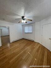 241 Maverick St in Boston, MA - Foto de edificio - Building Photo