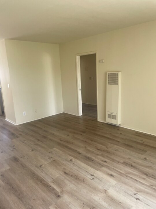 918 W Huntington Dr in Arcadia, CA - Building Photo