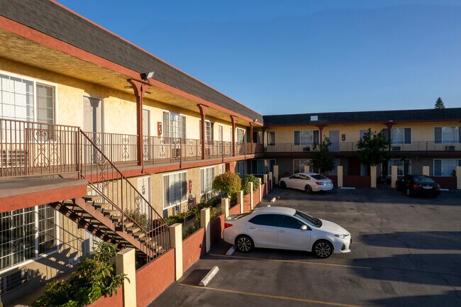 Woodman Partnership Apartments in Van Nuys, CA - Building Photo - Building Photo