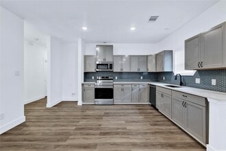 1027 W Coffin St, Unit 03-0137 in Denison, TX - Building Photo - Building Photo