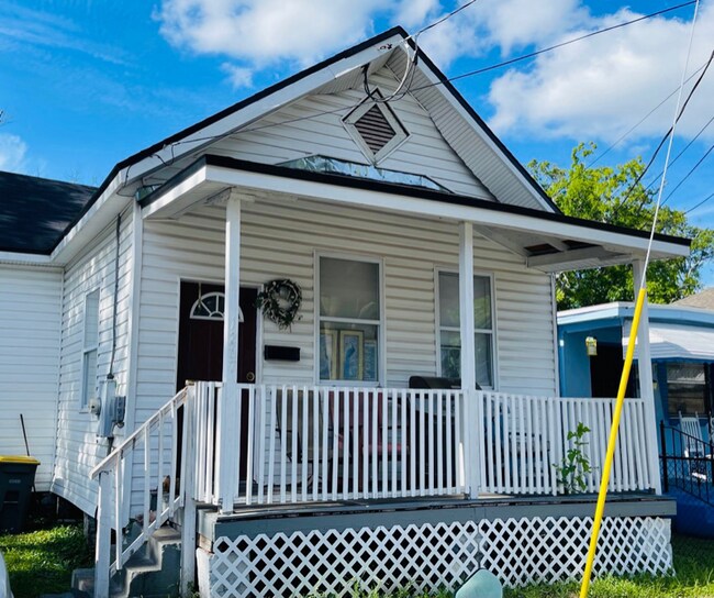property at 1267 W 4th St