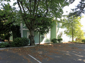 Barclay Square in Troutdale, OR - Building Photo - Building Photo