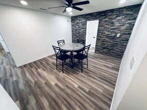 2115 Continental Blvd in Orlando, FL - Foto de edificio - Building Photo