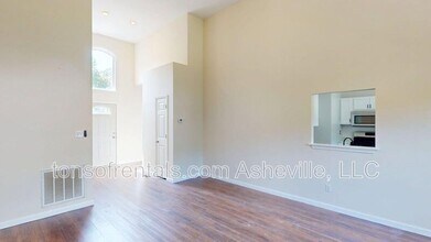 111 Woodcreek Cir in Swannanoa, NC - Building Photo - Building Photo