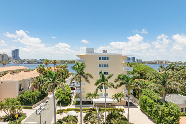 Lake Towers in Palm Beach, FL - Building Photo - Building Photo