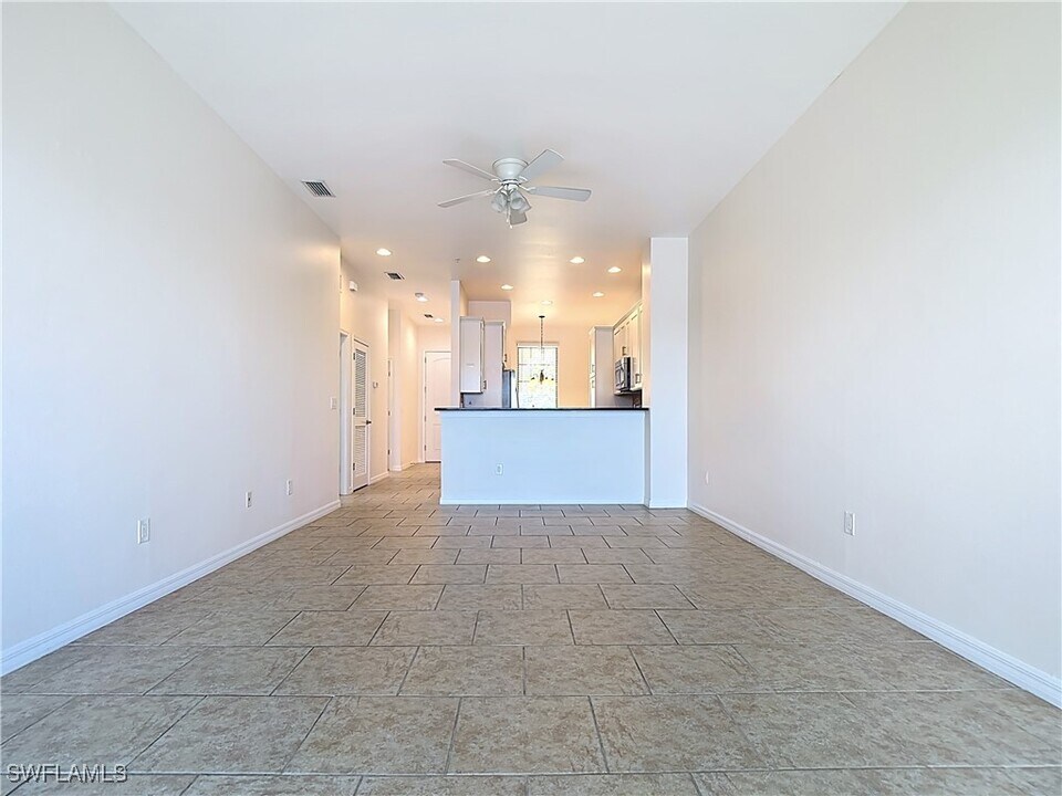 15098 Palmer Lake Cir in Naples, FL - Building Photo