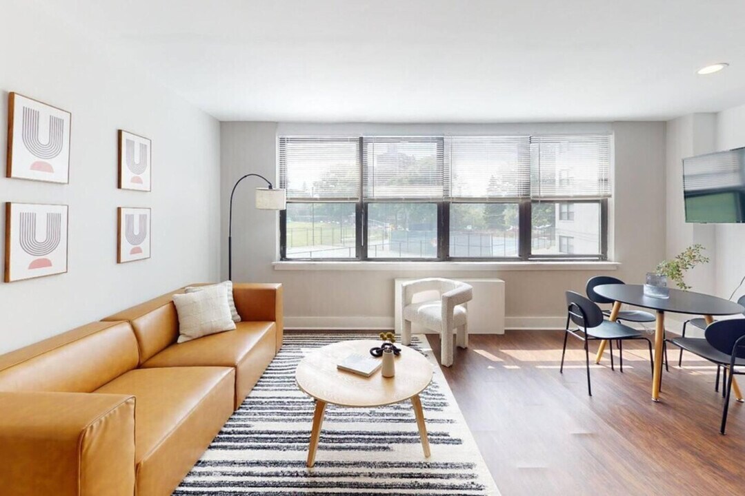 5450 Wissahickon Ave in Philadelphia, PA - Building Photo