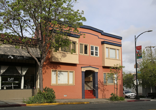 College Cliff Apartments in Oakland, CA - Building Photo - Building Photo