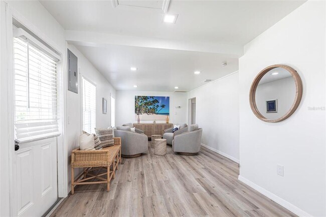 640 Broadway St in Longboat Key, FL - Building Photo - Building Photo