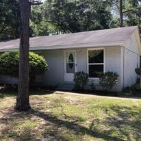 6749 Trailride N in Milton, FL - Building Photo