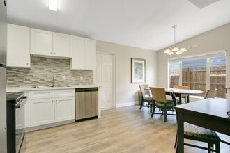5225 Van Aken Dr in Orlando, FL - Building Photo - Building Photo