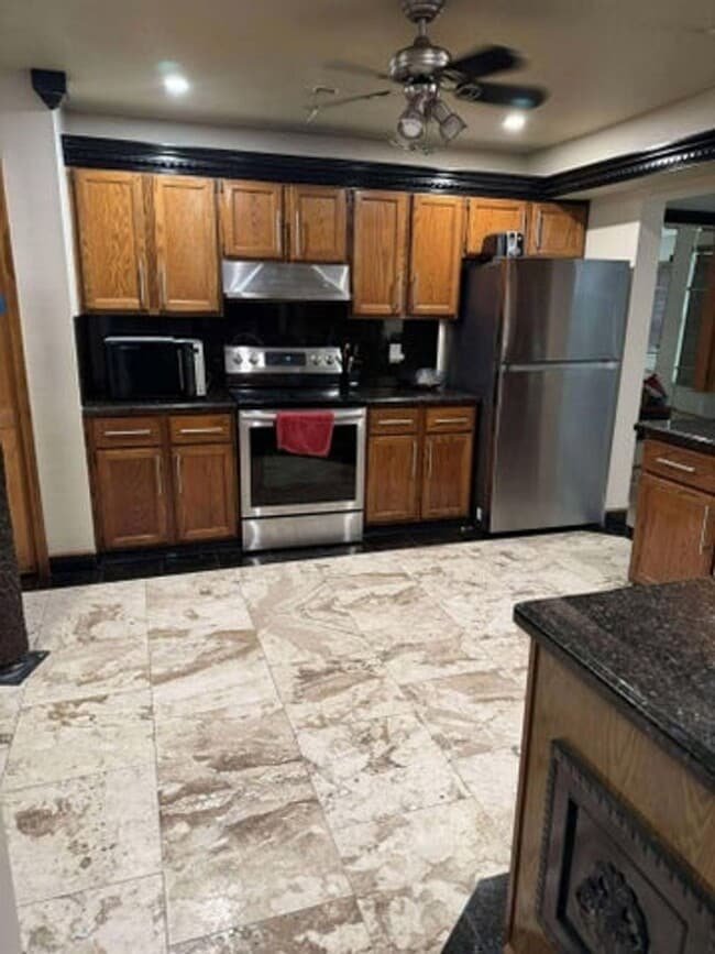 property at 5065 Willow Pond Rd W