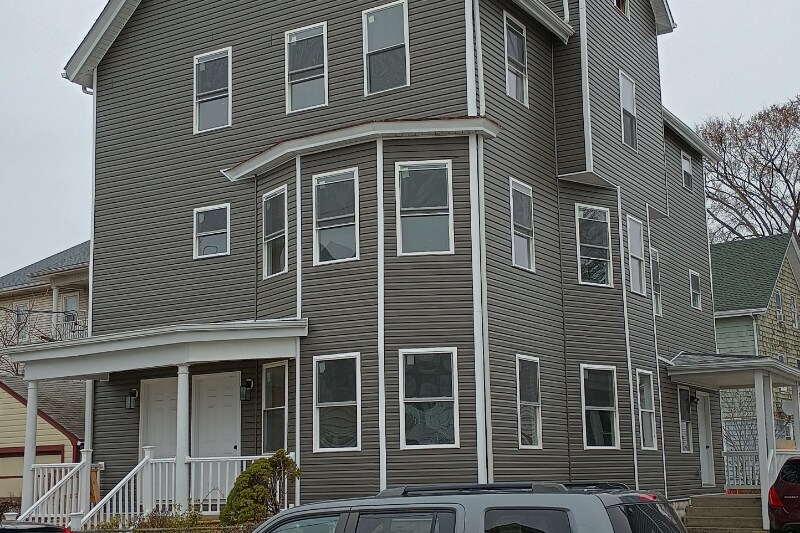 33 Cole St in Pawtucket, RI - Building Photo