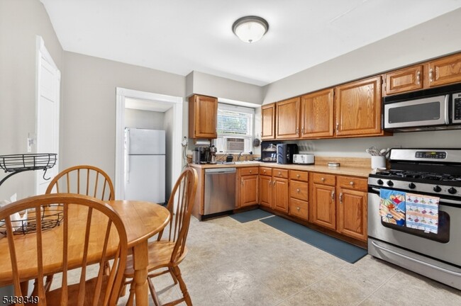 property at 87 W Hanover Ave