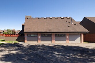 206 Montoya Dr in Branford, CT - Building Photo - Building Photo