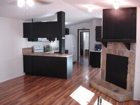 4225 Wells Dr in Pearland, TX - Building Photo