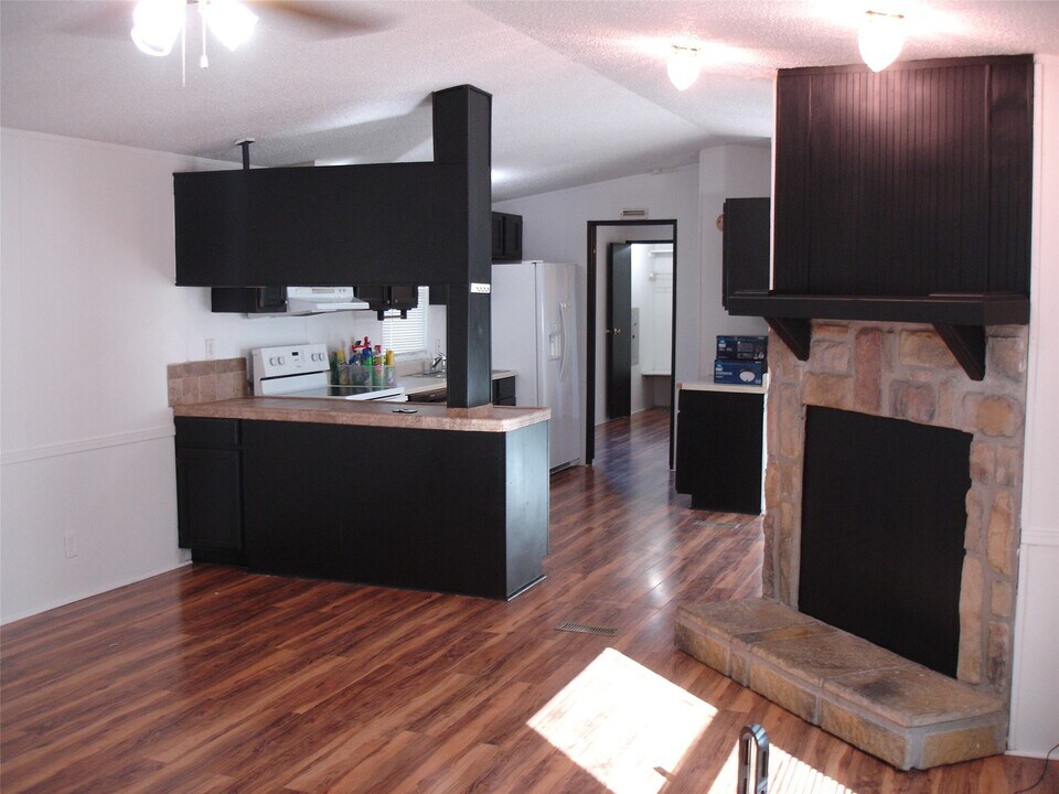 4225 Wells Dr in Pearland, TX - Building Photo