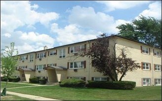 335-345 Park Ave in Addison, IL - Building Photo