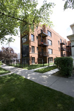 2537 N Sawyer Ave in Chicago, IL - Building Photo - Building Photo