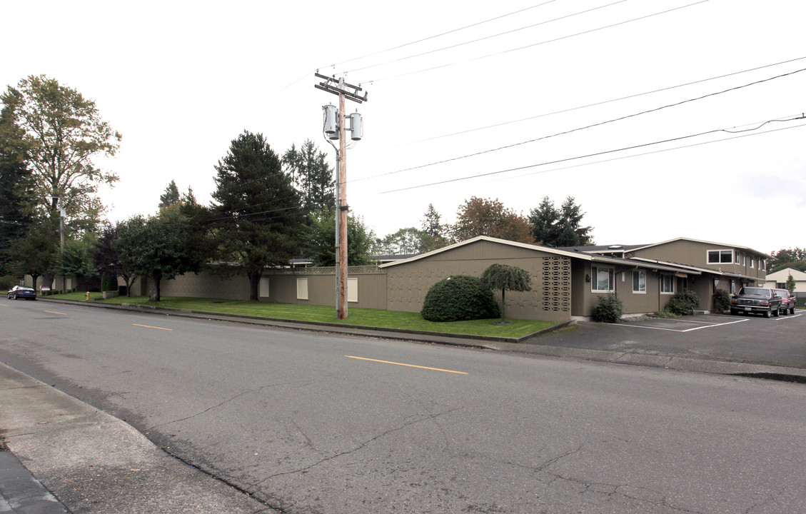 Holiday House Apartments in Tumwater, WA - Building Photo