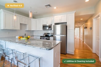 Furnished Private Bedroom in South Boston in Boston, MA - Foto de edificio - Building Photo