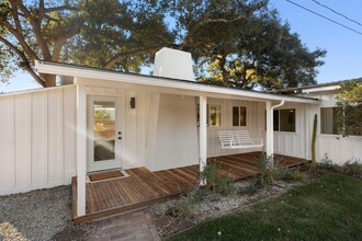 455 Larmier Ave in Oak View, CA - Building Photo - Building Photo