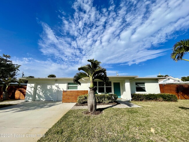 132 E Gadsden Ln in Cocoa Beach, FL - Building Photo - Building Photo