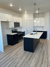 1576 W Banner Dr in Saratoga Springs, UT - Foto de edificio - Building Photo