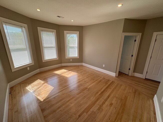 29 Cameron Ave, Unit 3 in Somerville, MA - Building Photo - Building Photo