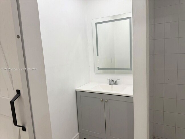 2322 SW 106th Ct in Miami, FL - Building Photo - Building Photo