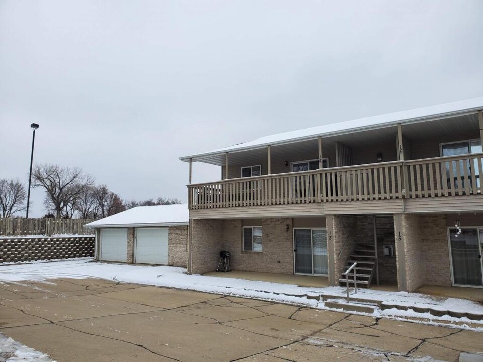 1652 Exchange St in Okoboji, IA - Building Photo