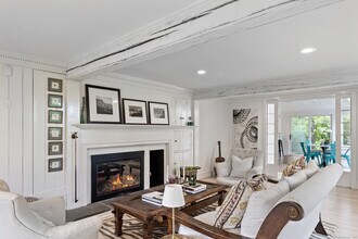 467 Laurel Rd in New Canaan, CT - Building Photo - Building Photo