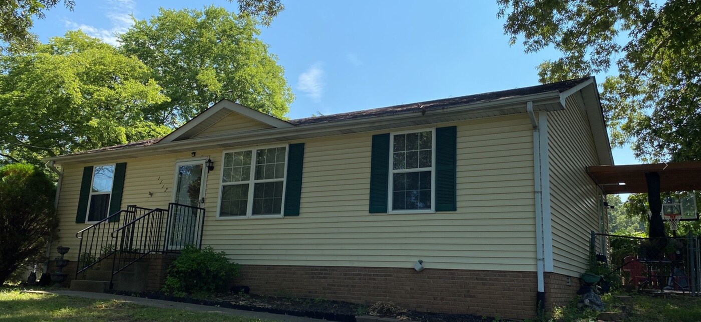 1112 Britton Springs Rd in Clarksville, TN - Building Photo