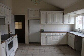 2437 Darrow Ave in Klamath Falls, OR - Building Photo - Building Photo