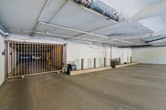 9080 Shoreham Dr in West Hollywood, CA - Building Photo - Building Photo