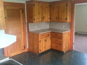 421 N East St in Amherst, MA - Building Photo - Building Photo