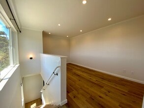 1076 Grand Ave in South San Francisco, CA - Building Photo - Building Photo