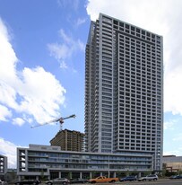 Ultra at Heron's Hill in Toronto, ON - Building Photo